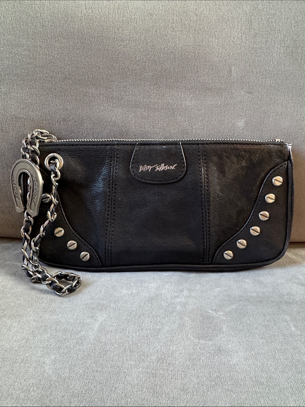 🔥 VTG Betsey Johnson Black Leather Studded Horseshoe Charm Clutch / Wristlet